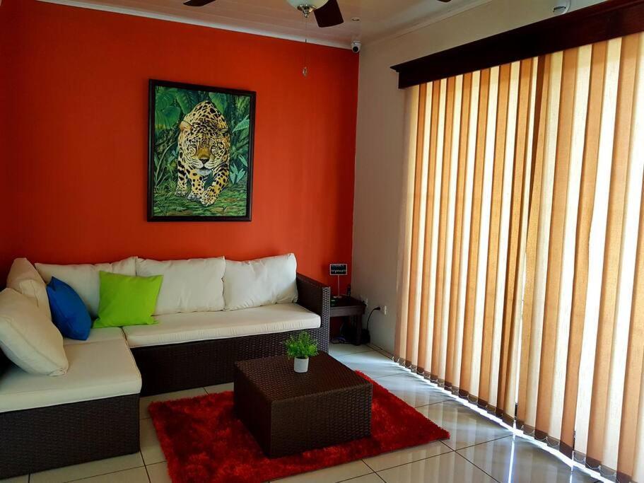 Elegant Villa In La Fortuna With Spacious Backyard Plus Very Private Pool & Parking ภายนอก รูปภาพ