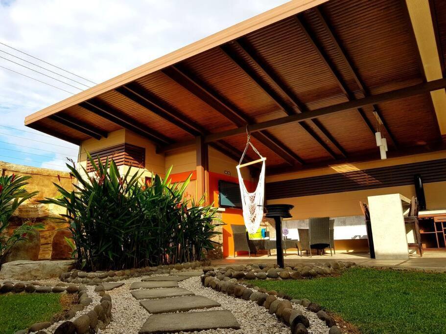 Elegant Villa In La Fortuna With Spacious Backyard Plus Very Private Pool & Parking ภายนอก รูปภาพ
