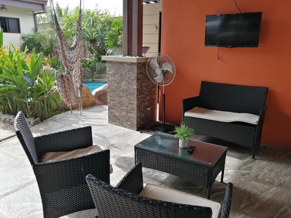 Elegant Villa In La Fortuna With Spacious Backyard Plus Very Private Pool & Parking ภายนอก รูปภาพ