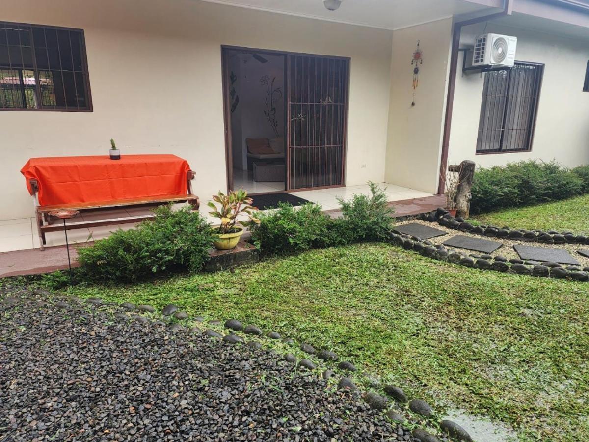 Elegant Villa In La Fortuna With Spacious Backyard Plus Very Private Pool & Parking ภายนอก รูปภาพ