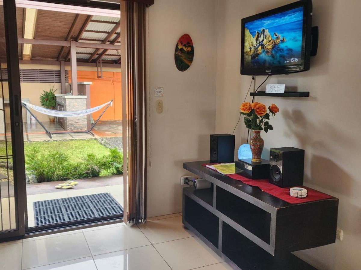 Elegant Villa In La Fortuna With Spacious Backyard Plus Very Private Pool & Parking ภายนอก รูปภาพ
